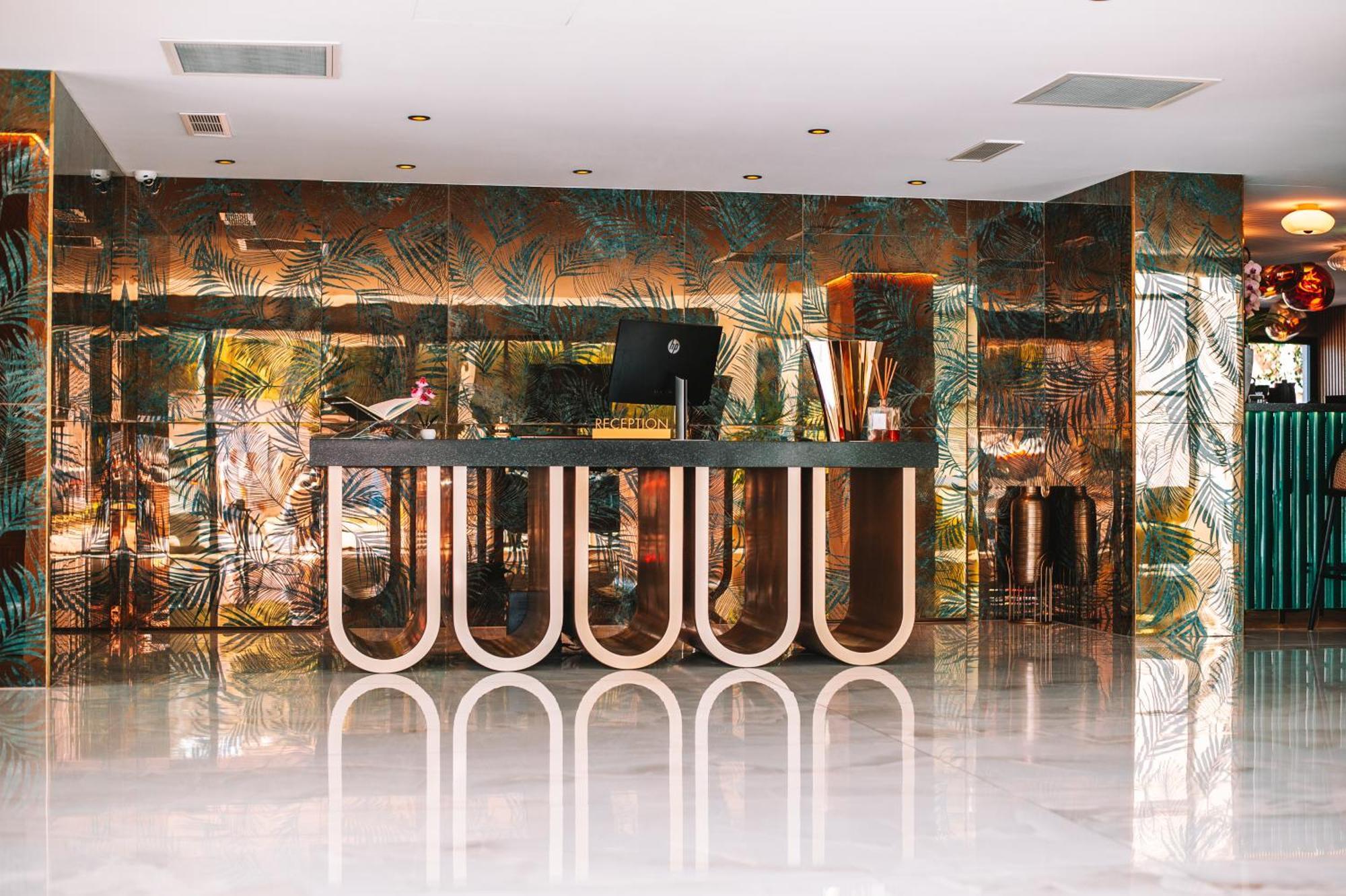 Calvi Hotel Екстер'єр фото