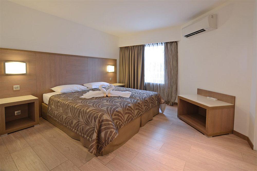 Calvi Hotel Екстер'єр фото